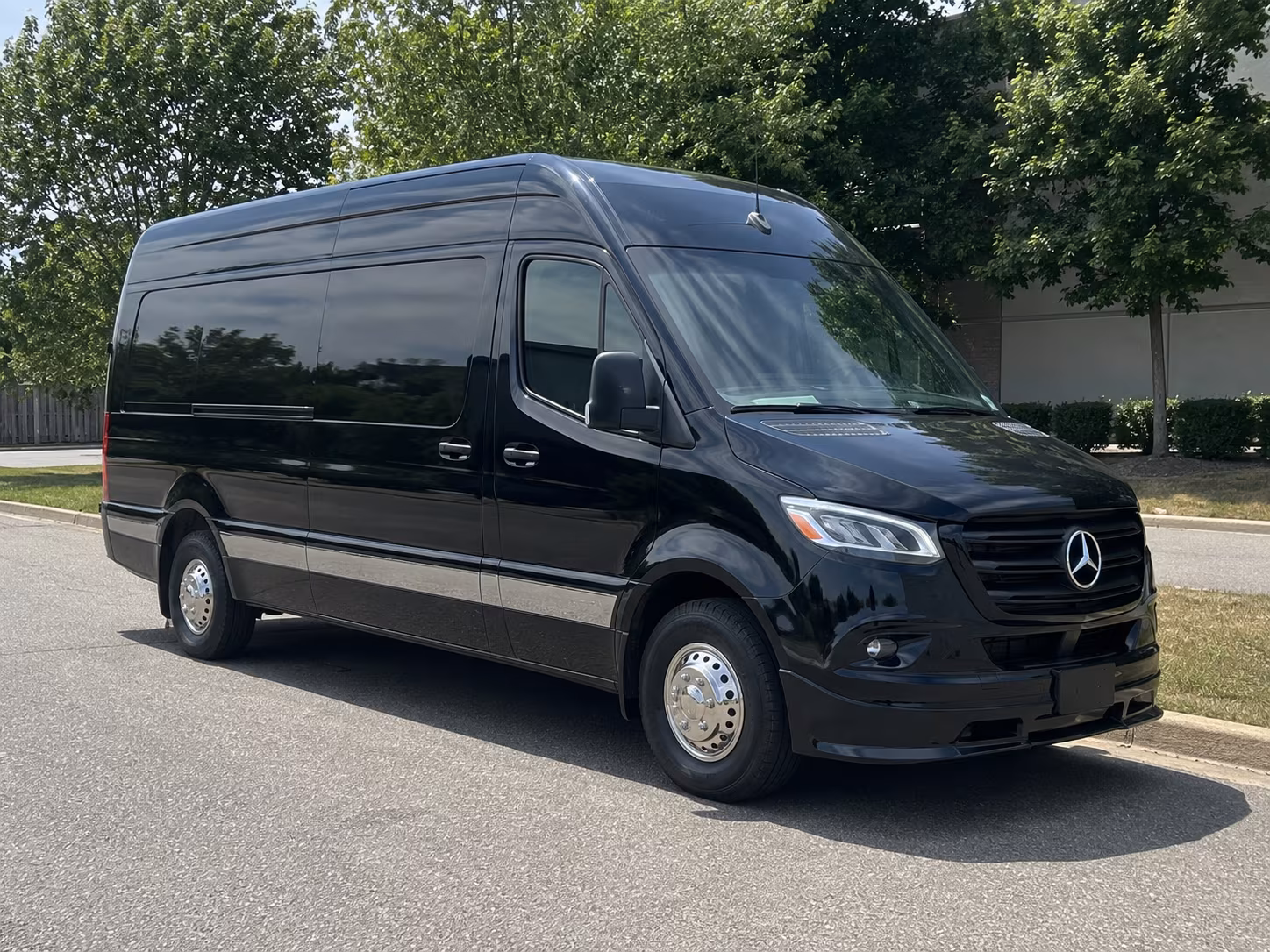 find the perfect transportation for your next airport transfer 3